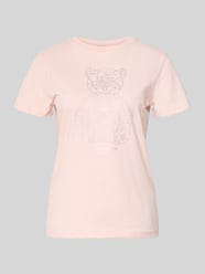 t-shirt z obszyciem ozdobnymi kamieniami i okrągłym dekoltem od GUESS Activewear Fuksjowy - 10