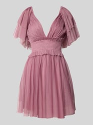 Cocktailkleid mit V-Ausschnitt und Taillenband von LACE & BEADS Pink - 12