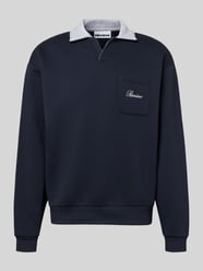 Sweatshirt mit Kontrastkragen und Brusttasche mit Logo-Bestickung von REVIEW - 32