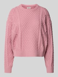 Sweter z dzianiny z fakturowanym wzorem i okrągłym dekoltem od Guess Jeans Fuksjowy - 13