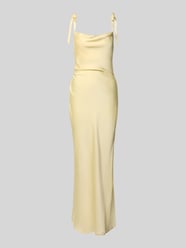 Sukienka midi o kroju slim fit z satyny model 'Maxima' od LeGer - 13