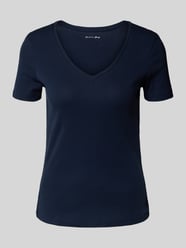 T-Shirt mit geripptem V-Ausschnitt von Christian Berg Woman - 25