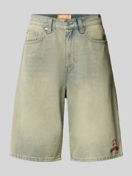 Baggy Fit Jeansshorts mit Label-Stitching von Review Blau - 7