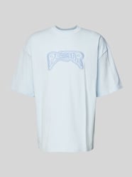 T-Shirt mit Label-Stitching Modell 'AVON' von Pegador Blau - 26