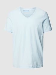T-shirt z dekoltem w serek od MCNEAL Niebieski - 42