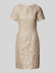 Knielanges Kleid mit V-Ausschnitt von WHITE LABEL Beige - 37