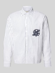 koszula casualowa o kroju regular fit z wyhaftowanym logo model 'LE RAYÉE' od RETERNITY - 14