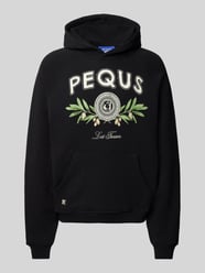 Hoodie mit Label-Motiv-Print Modell 'Olive Coin Relic' von PEQUS Schwarz - 6