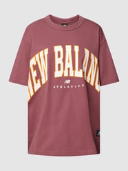 T-shirt o kroju oversized z nadrukiem z logo model ‘Athletics Warped’ od New Balance Czerwony - 37