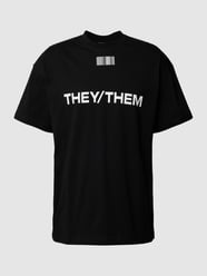 T-Shirt mit Statement- und Motiv-Print von VTMNTS Grau / Schwarz - 48