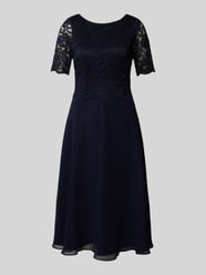 Cocktailkleid mit Spitzenbesatz von Vera Mont - 42