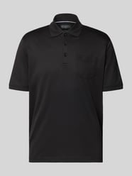 Koszulka polo o kroju regular fit z brustaszą i wyhaftowanym logo od bugatti - 20