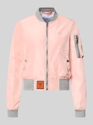 Bomberjacke mit Label-Patch und Reißverschlusstasche am Ärmel von Original Bombers Pink - 28