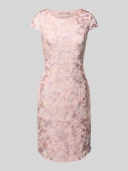 Knielanges Cocktailkleid mit Allover-Stitchings von Christian Berg Cocktail Pink - 2