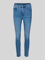 Jeansy o kroju skinny fit z mieszanki bawełny od Calvin Klein Jeans - 6
