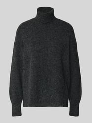 Golf o kroju regular fit z bocznymi rozcięciami model ‘DOFFY’ od VERO MODA - 2