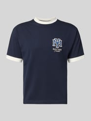 Slim Fit T-Shirt mit Motiv-Stickerei von PROHIBITED - 8