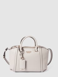 Handtasche mit Label-Applikation in metallic Modell 'LEIE' von Guess Weiß - 31