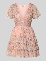 Sukienka koktajlowa w efekcie stopniowania z tasiemką w talii od Lace & Beads - 8