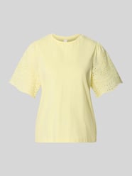 T-shirt z haftem ażurowym model 'LEX' od YAS - 7