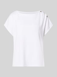 T-Shirt mit Zierknöpfen und Rundhalsausschnitt von COMMA - 37