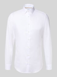 Slim Fit Businesshemd aus Baumwolle mit Kentkragen von Jake*s - 32