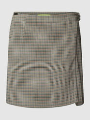 Spódnica mini z wzorem w kratę od QS - 41