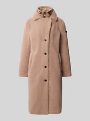 Mantel aus Teddyfell mit Knopfleiste Modell 'GINE3' von Frieda & Freddies Beige - 20