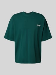 T-shirt z prążkowanym okrągłym dekoltem od REVIEW - 38