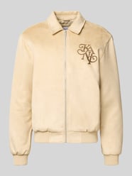 Jacke in Leder-Optik mit Label-Stitching von Karl Kani Beige - 48