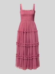 Sukienka koktajlowa do kolan z detale z marszczonego detalu od Lace & Beads - 12