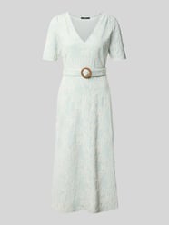 Midikleid mit V-Ausschnitt und Gürtel von zero - 28