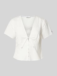 Bluzka o kroju regular fit z listwą guzikową od Tommy Jeans - 33