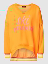 Bluza z nadrukiem z motywem model ‘Ski freu(n)de’ od miss goodlife Pomarańczowy - 15