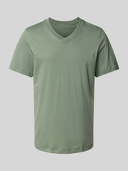 T-Shirt mit V-Ausschnitt von Schiesser - 1