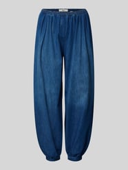 Jeansy o kroju loose fit barrel z mieszanki bawełny model 'MABEL S' od Brax - 10