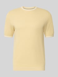 T-shirt o kroju regular fit z dzianinowym efektem od Christian Berg Men - 12