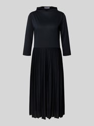 Midikleid mit Stehkragen und Plisseefalten von More & More - 22