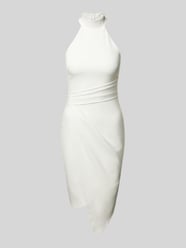Knielanges Cocktailkleid mit Neckholder von Lipsy - 2