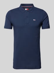 Slim Fit Poloshirt mit Label-Patch von Tommy Jeans Blau - 18