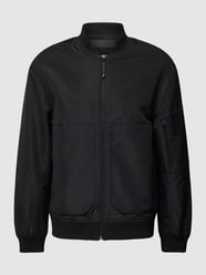 Bomberka o kroju relaxed fit z naszywką z logo od Tom Tailor Denim Czarny - 12