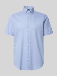Koszula w kroju regular fit do biznesu z kołnierzykiem typu kent od Christian Berg Men - 45