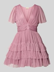 Cocktailkleid mit tiefem V-Ausschnitt von Lace & Beads Pink - 4