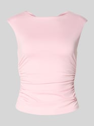 T-shirt z wycięciem z tyłu od Gina Tricot Fuksjowy - 29
