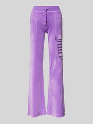 Bootcut Sweatpants mit Label-Ziersteinbesatz Modell 'LAYLA' von Juicy Couture Lila - 3