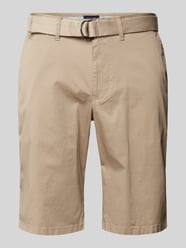Slim Fit Chino-Shorts mit Gürtel von Christian Berg Men Braun - 22