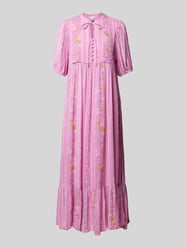 Sukienka midi z kwiatowym wzorem model ‘BELLA’ od YAS Różowy - 16