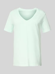 T-Shirt mit geripptem V-Ausschnitt von Gant - 44