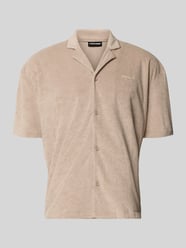 Relaxed Fit Freizeithemd mit Logo-Stitching Modell 'Nelas' von PEGADOR Beige - 39