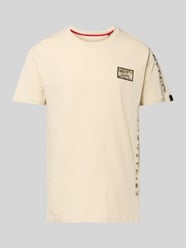T-Shirt mit Rundhalsausschnitt Modell 'Camo Sleeve' von Alpha Industries - 31